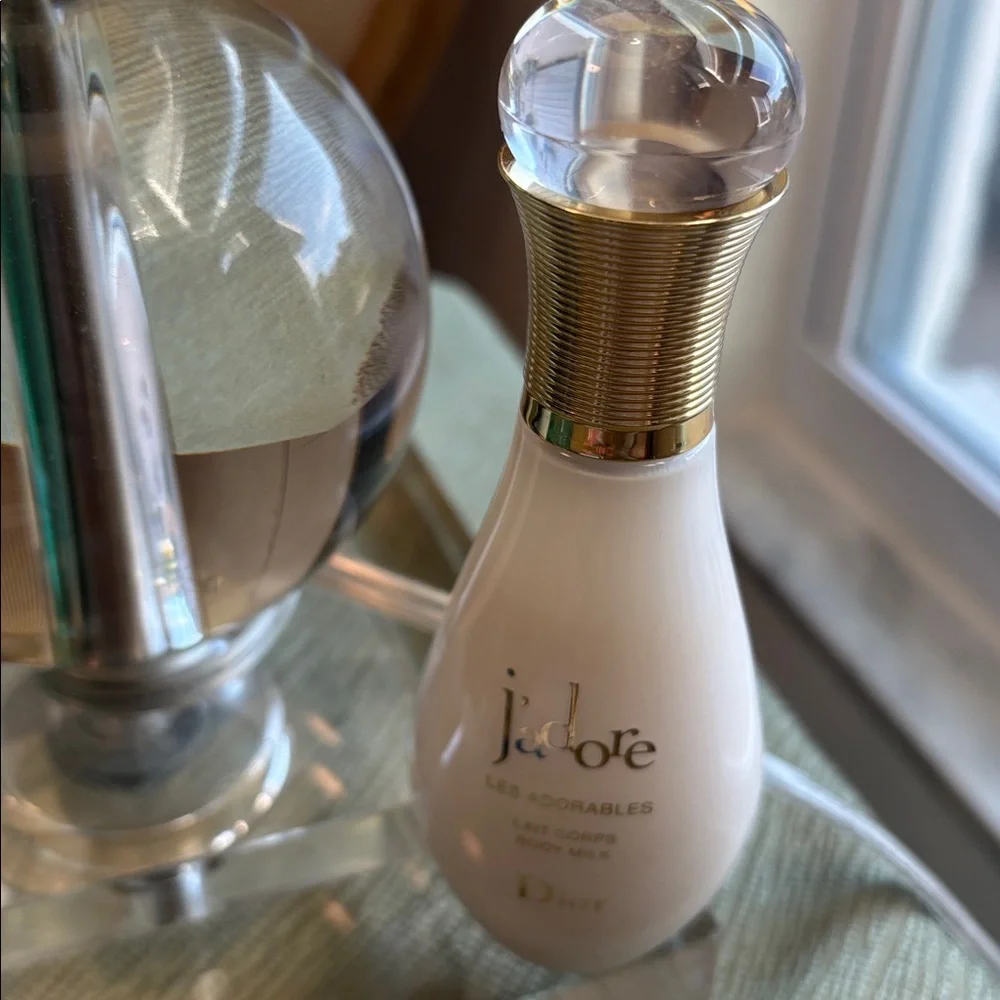 Dior J'adore Body Milk in White and Gold - Picture 3 of 4